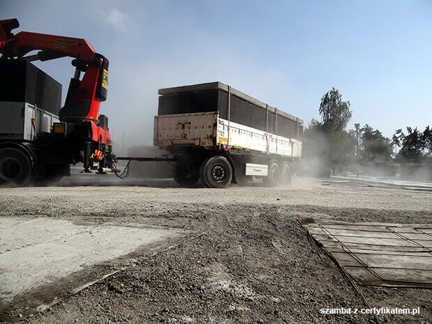 Transport monolitycznych szamb betonowych  w Margoninie z gwarancją